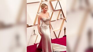 Celebrities: Scarlett Johansson looking curvy at the Oscars