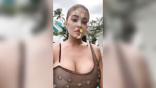 Kylie Jenner showing off her huge fake tits ?? - Celebs