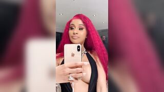 Cardi B flaunting her tongue and her sister's figure - Celebs