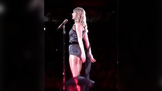 Celebrities: Taylor Swift revealing her consummate little bubble ass