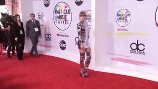 Celebrities: Who's the sexier disco ball: Taylor Swift or Zendaya?