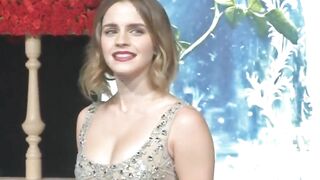 Celebrities: Emma Watson putting her breasts out in Shanghai premiere