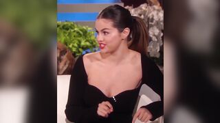 Celebrities: Beefy over how sexy Selena Gomez looks in this costume