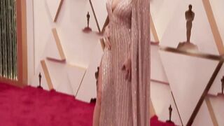 Celebrities: Brie Larson not wearing a brassiere at the 92nd Academy Rewards