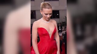 Celebrities: Scarlett Johansson looking sexy as fuck at the Golden Globes