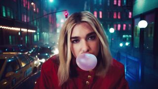 Celebrities: I want to cum on Dua Lipa's bubblegum and see her swallow it