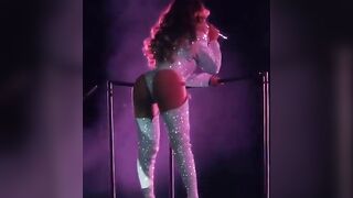 Celebrities: The way Beyonce's chubby ass jiggles when she stomps her leg... ??