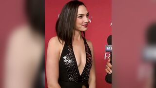 Celebrities: Girl Gadot needs her pretty face and cleavage cumsprayed