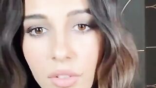 Naomi Scott wants you to cum on her face - Celebs