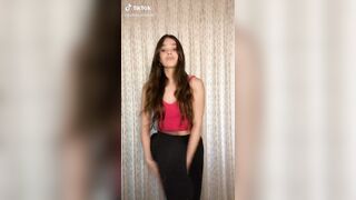 Celebrities: Hailee Steinfeld is trying to break the internet and my cock at the same time