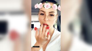 Celebrities: Lena Meyer Landrut can't live without to take up with the tongue and engulf