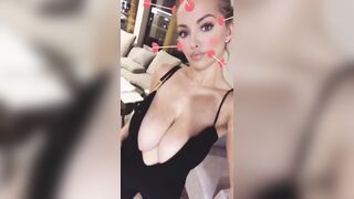 You don't even need Lindsey Pelas to take her top off to stick your hard cock between her tits and fuck them - Celebs