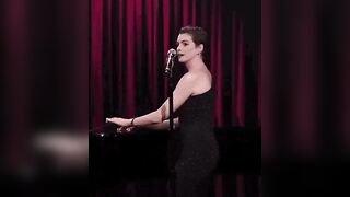 Who else wants Anne Hathaway tight ass