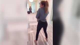 Khloe Kardashian begging for your cock - Celebs