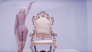 Ava Max booty in new video - Celebs