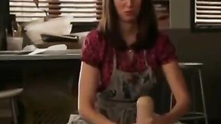 Celebrities: Alison Brie knows how to handle it!