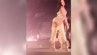 Celebrities: Rihanna's ass is all I desire