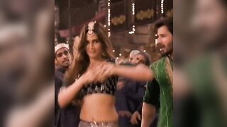 Indian Celebrities: Kriti Sanon's sexy navel and body movements make me cum
