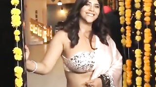 Indian Celebrities: Abhi yr Ekta Kapoor me loda khada kra hua hai. Sali ke saggy melons aur pig jaise body pe muth matte hua Maza aata hai. Ekta mummy or aur koi muth mare ga?