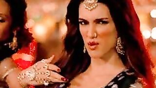 Kriti Sanon and her lusty expressions - Indian Celebs