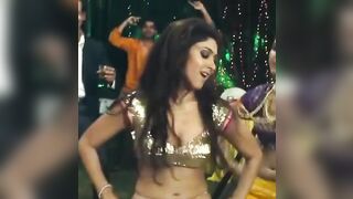 Indian Celebrities: Ahh, Just desire to squeeze these melons on Manjari