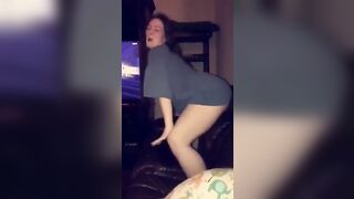 Bounce that ass girl ??