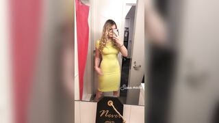 large butt in an constricted yellow dress